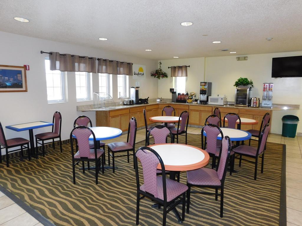 Days By Wyndham Merle Hay Hotel Des Moines