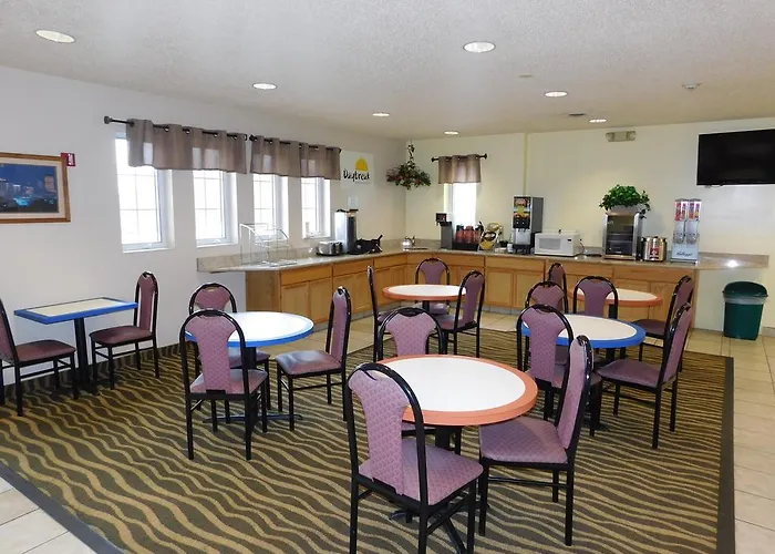 Days Inn By Wyndham Des Moines Merle Hay